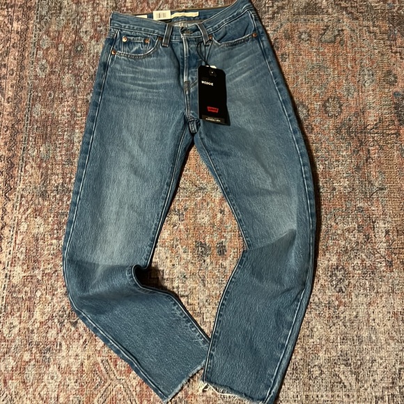 NWT Levi’s long bottom Wedgie Icon jeans in size 24 - Picture 5 of 6